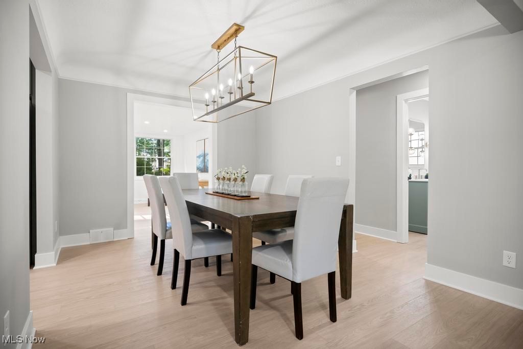 Bay Village, Ohio 44140, United States, 4 Bedrooms Bedrooms, ,3 BathroomsBathrooms,Residential,Pending,203858