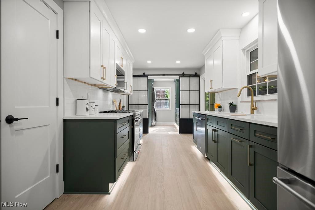 Bay Village, Ohio 44140, United States, 4 Bedrooms Bedrooms, ,3 BathroomsBathrooms,Residential,Pending,203858