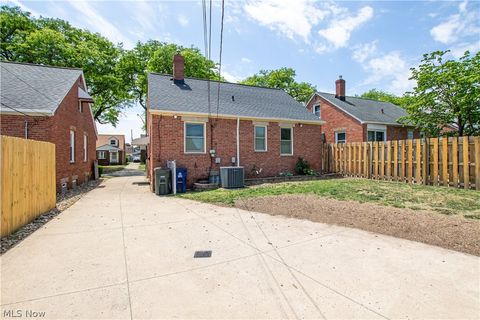 Single Family Residence in Brooklyn OH 8800 Morton Avenue 25.jpg