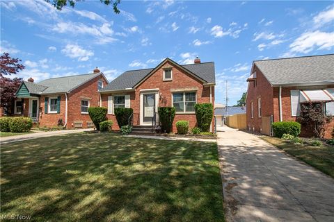 Single Family Residence in Brooklyn OH 8800 Morton Avenue 32.jpg