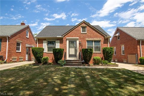 Single Family Residence in Brooklyn OH 8800 Morton Avenue.jpg