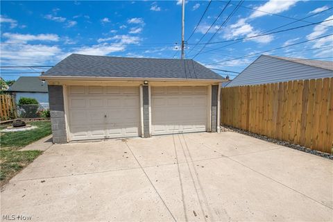 Single Family Residence in Brooklyn OH 8800 Morton Avenue 30.jpg