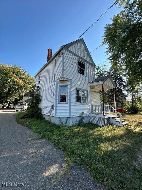 Great home for the money! Fourth BR is on first floor and can be changed to a Family Room if desired. Lot #1603 WH; #1605 is
46.0'Irreg NE. Call your favorite agent to show it to you or call Listing agent if you desire.