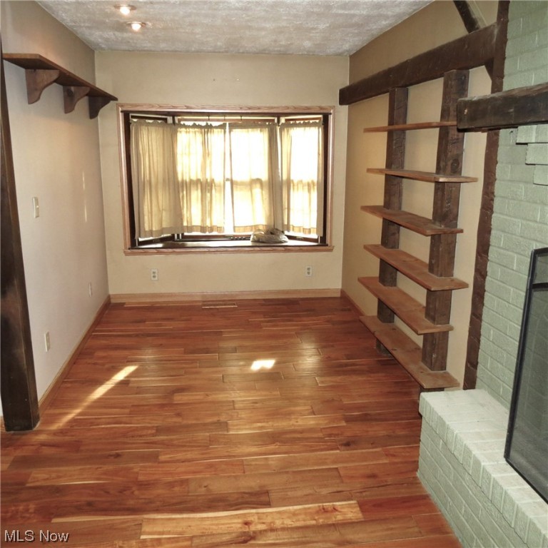 Country Lane Manor - Residential