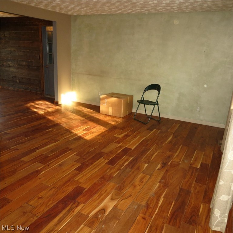 Country Lane Manor - Residential