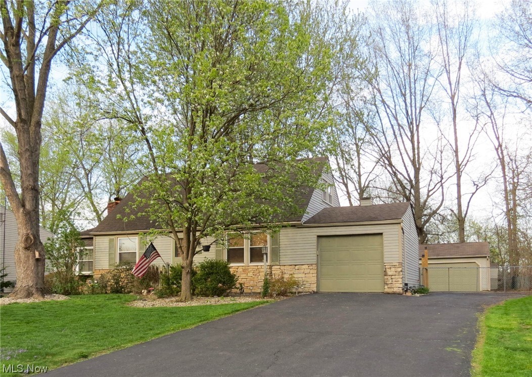 Country Lane Manor - Residential