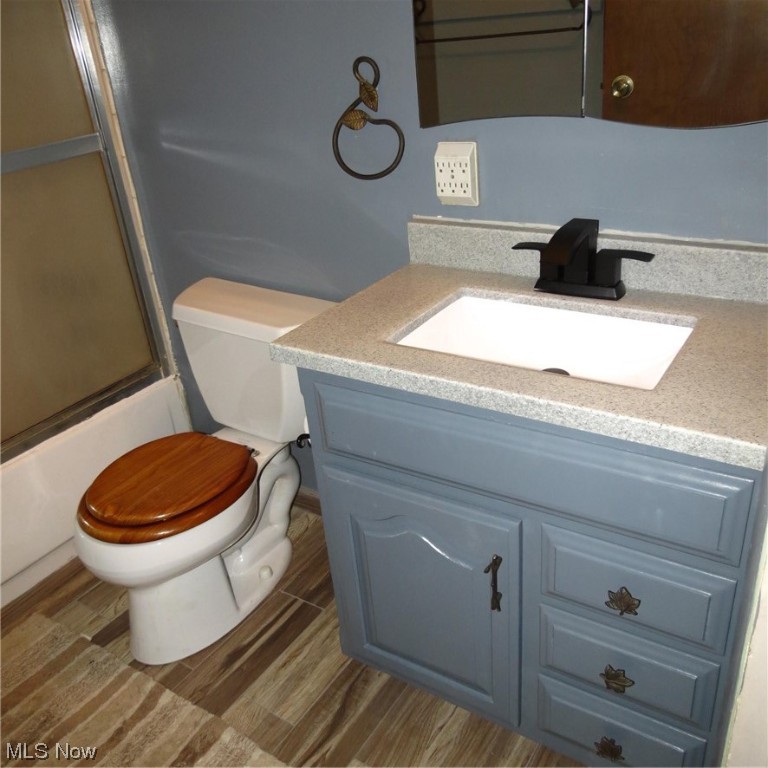 Country Lane Manor - Residential