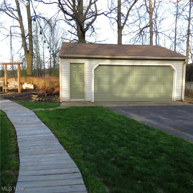 Country Lane Manor - Residential