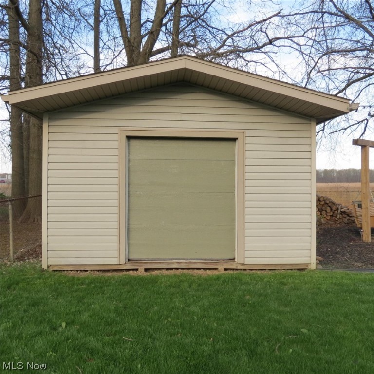 Country Lane Manor - Residential