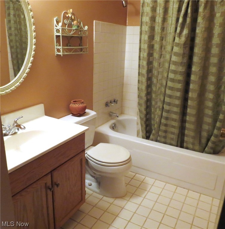 Country Lane Manor - Residential