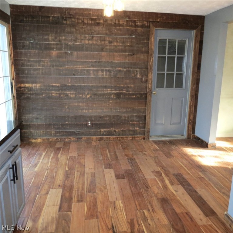 Country Lane Manor - Residential