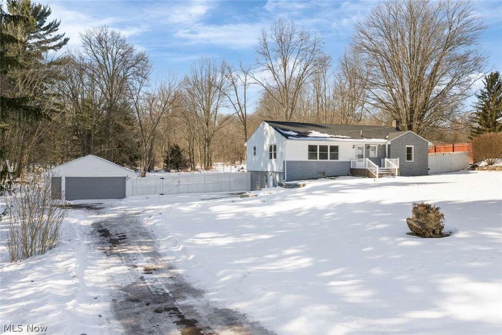 Photo of 99 N Munroe Road, Tallmadge, OH 44278 (MLS # 5210191)