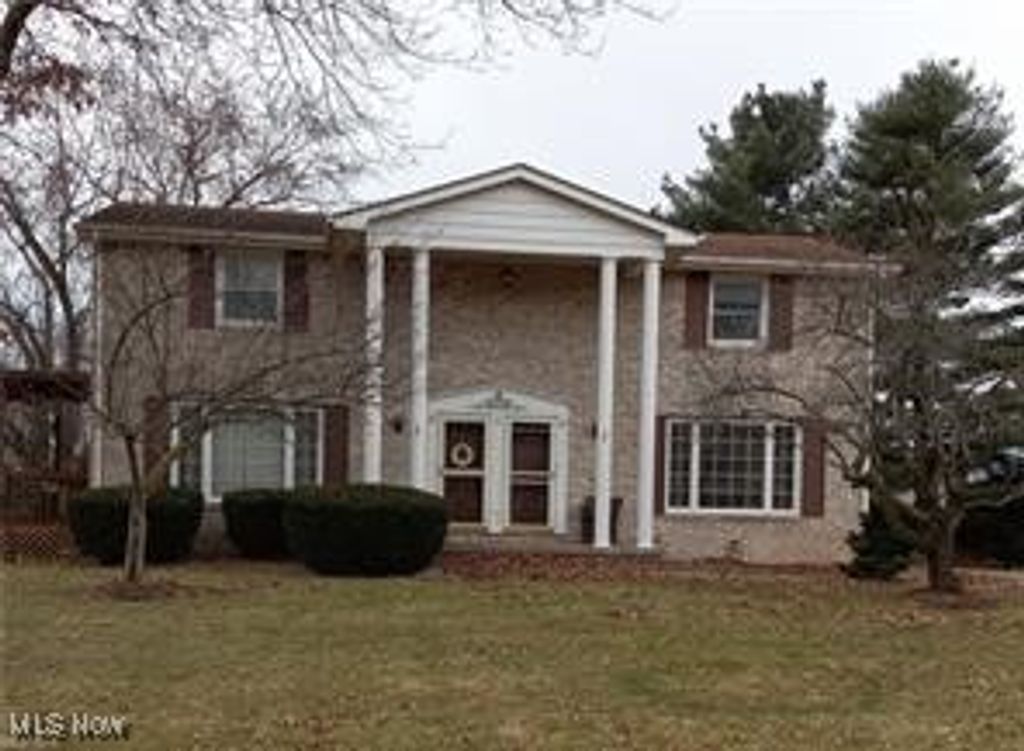 Photo of 525 S Marion Avenue, Louisville, OH 44641 (MLS # 5176411)