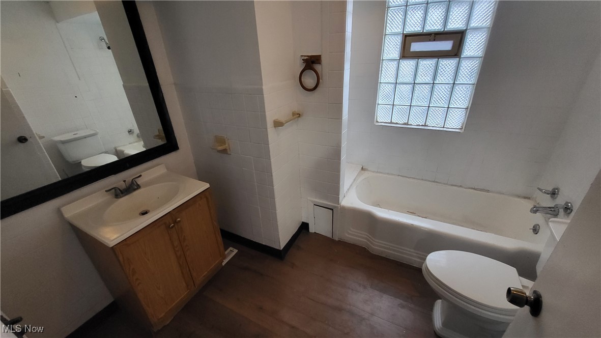 Cleveland, Ohio 44110, United States, 4 Bedrooms Bedrooms, ,1 BathroomBathrooms,Residential,Active,80817