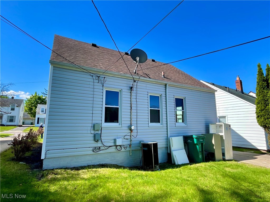 18311 Highland Drive, Maple Heights, Ohio image 5