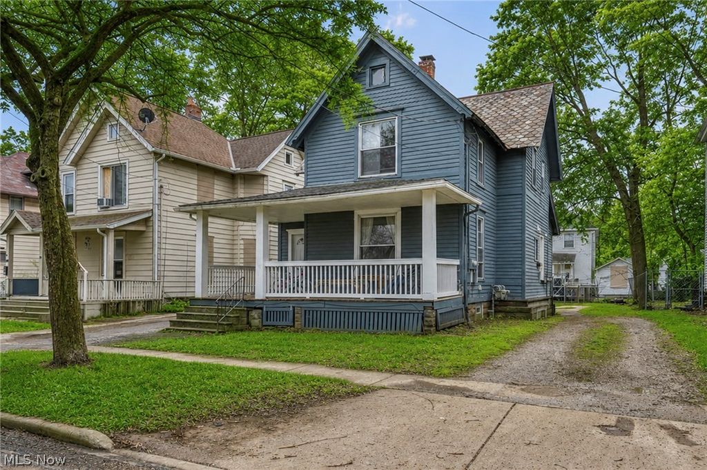 Photo of 228 Gates, Elyria, OH 44035 (MLS # 5224523)