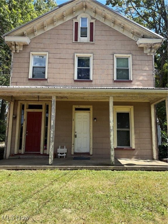 Located in Salem is this 1 Bedroom/1 Bath 1st floor apartment which includes a stove and refrigerator which the tenant is to maintain. Monthly rent is $575.00 plus the tenant pays for the electric and trash services. This unit has electric heat. Full security deposit of $575.00 plus first months rent is due before an approved tenant can move in. No smoking, no pets and no Section 8.