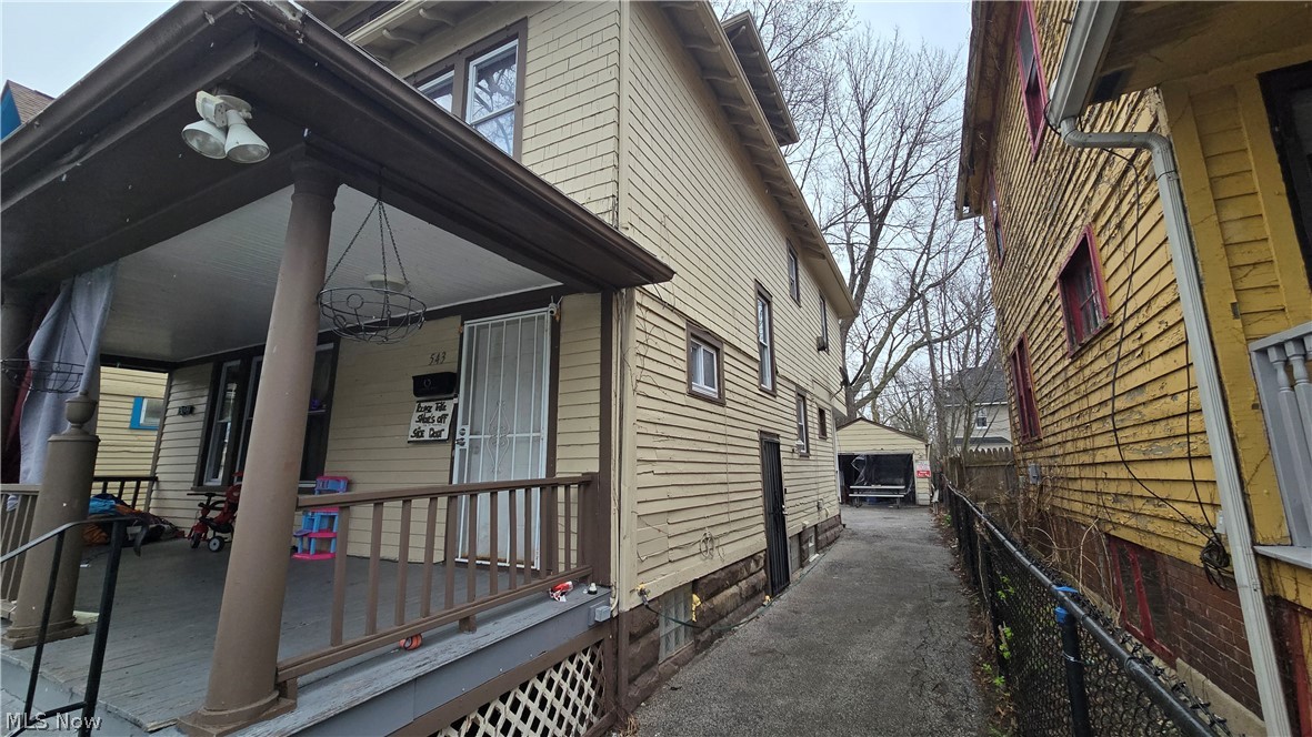 543 E 108th
