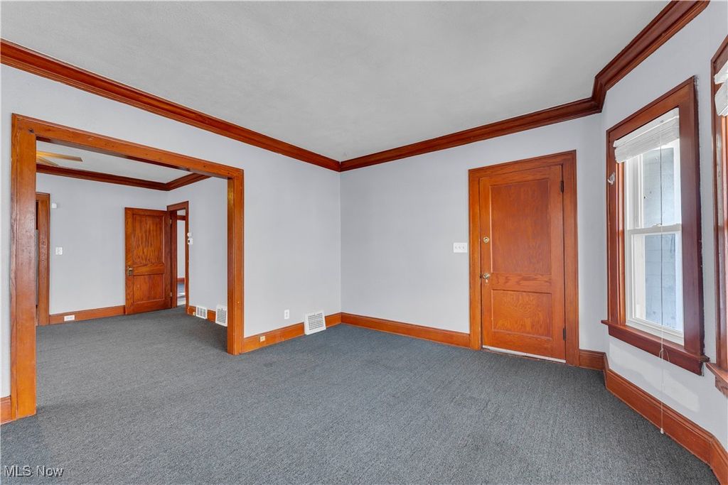 Photo of 917 Helmsdale Road #2/UP, Cleveland Heights, OH 44112 (MLS # 5182015)