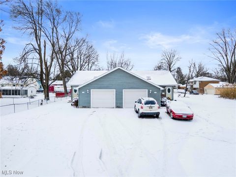 Multifamily For Sale - 3921/3923 Huntmere Avenue<br/> Youngstown, OH 44515