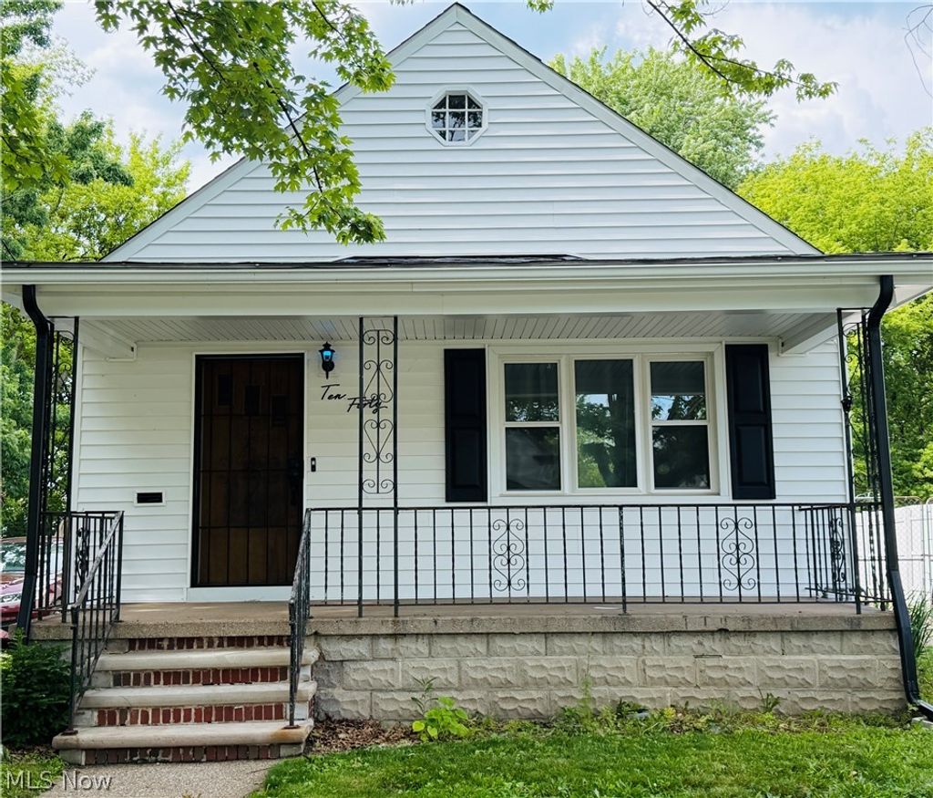 Photo of 1040 W 18th Street, Lorain, OH 44052 (MLS # 5219724)