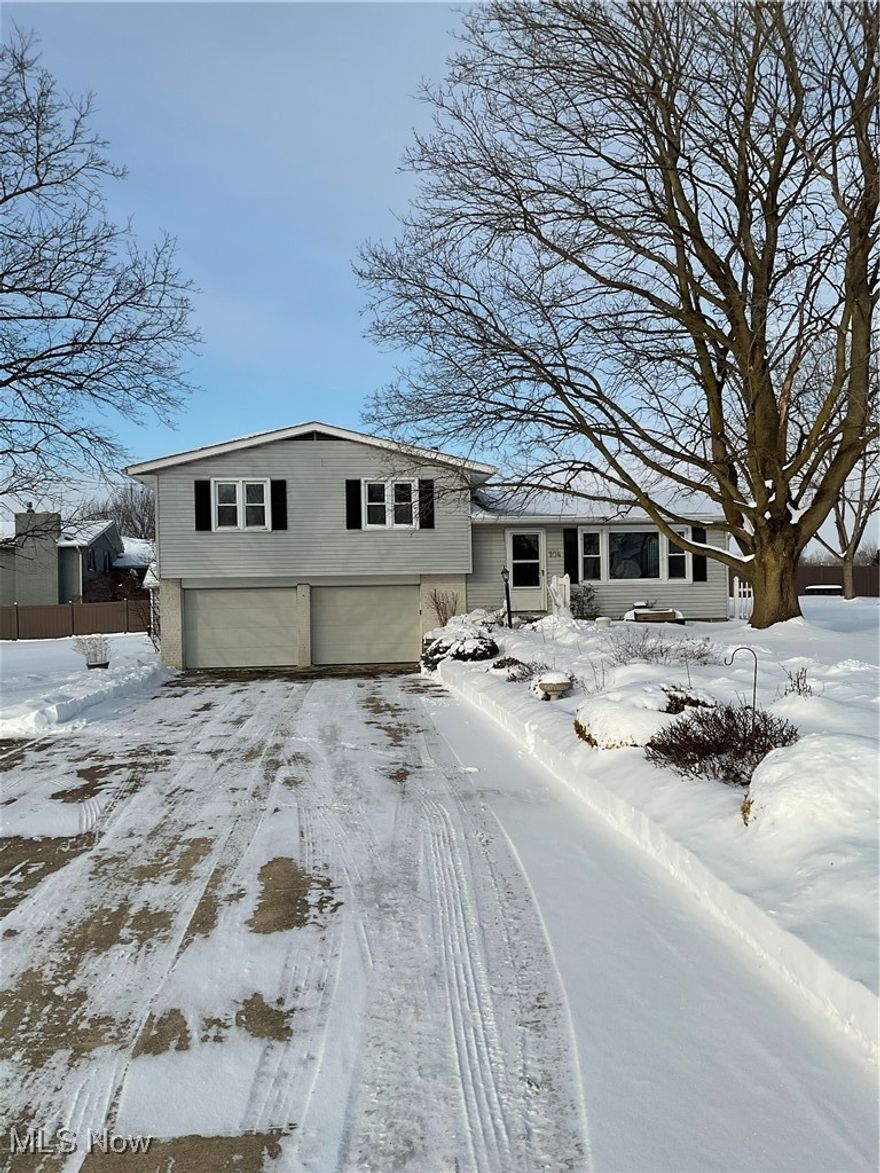 Great Location on the edge of town and on a Dead End Street.  3 Bedroom Split Level Home with large family room addition, screeded porch, 10 x 16 Shed and all appliances stay.  Nice Home in that hard to find price range.  Norwayne Schools