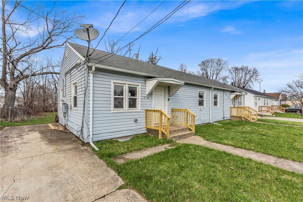 Photo of 1771 E 37th Street #1771, Lorain, OH 44055 (MLS # 5197229)