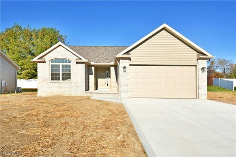 Photo of 2867 Pebble Creek Court, Cortland, OH 44410 (MLS # 5255357)
