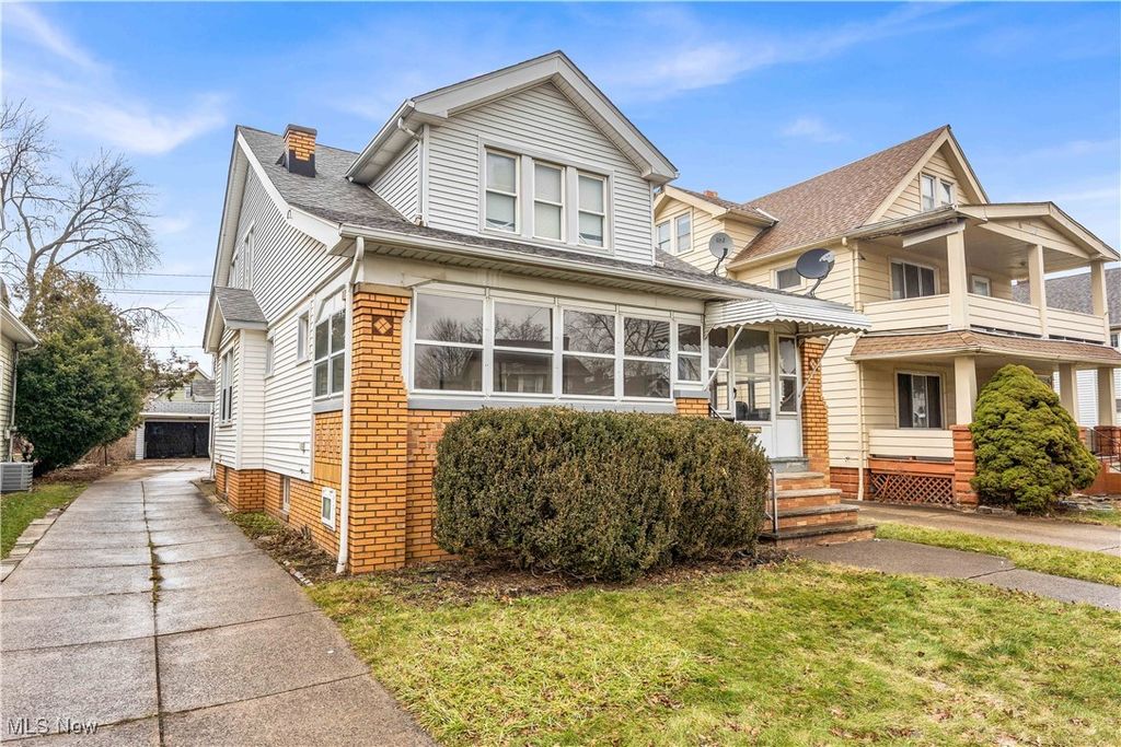 Photo of 10007 Parkview Avenue #2/UP, Garfield Heights, OH 44125 (MLS # 5182037)