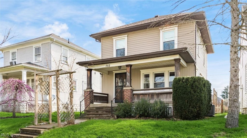 Photo of 752 Larzelere Avenue, Zanesville, OH 43701 (MLS # 5199308)