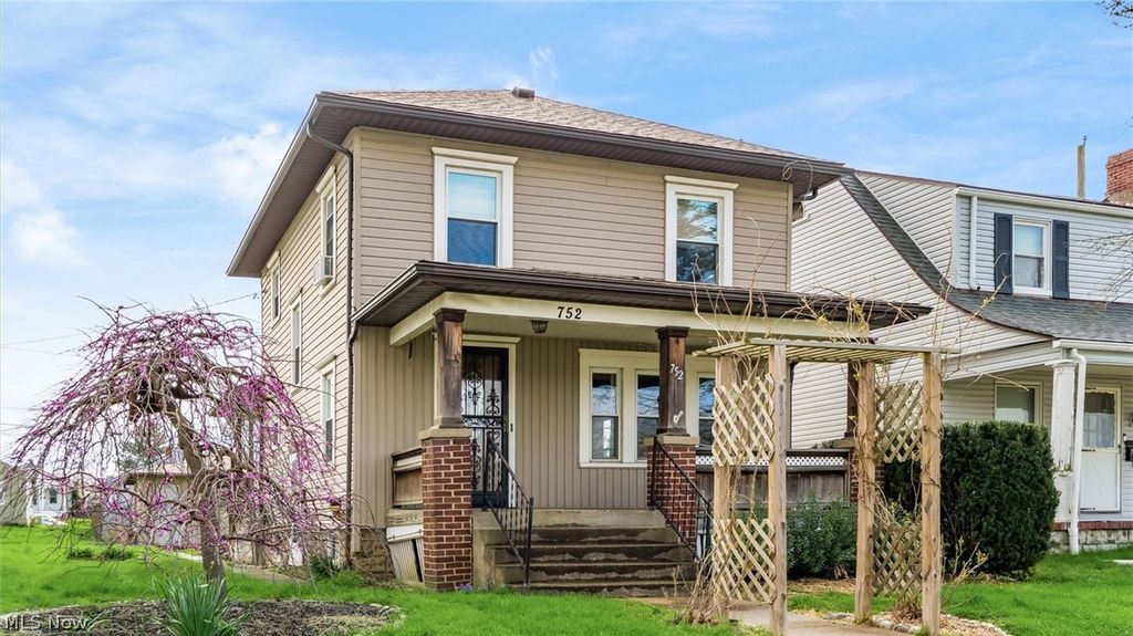 Photo of 752 Larzelere Avenue, Zanesville, OH 43701 (MLS # 5199308)