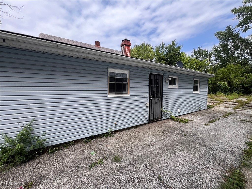 Photo 5 of 16 of 12309 Rexford Avenue house