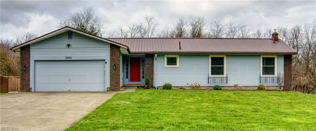 Photo of 5200 Donner Drive, New Franklin, OH 44216 (MLS # 5198465)