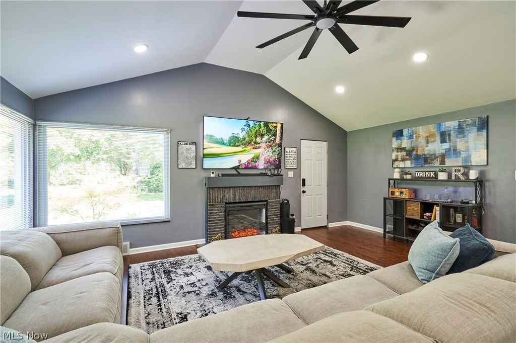 Photo of 3418 Montrose Avenue, Akron, OH 44333 (MLS # 5211839)