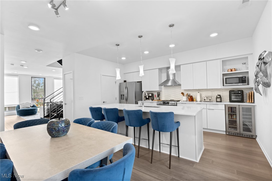 Cleveland, Ohio 44113, United States, 2 Bedrooms Bedrooms, ,3 BathroomsBathrooms,Residential,Active,154981