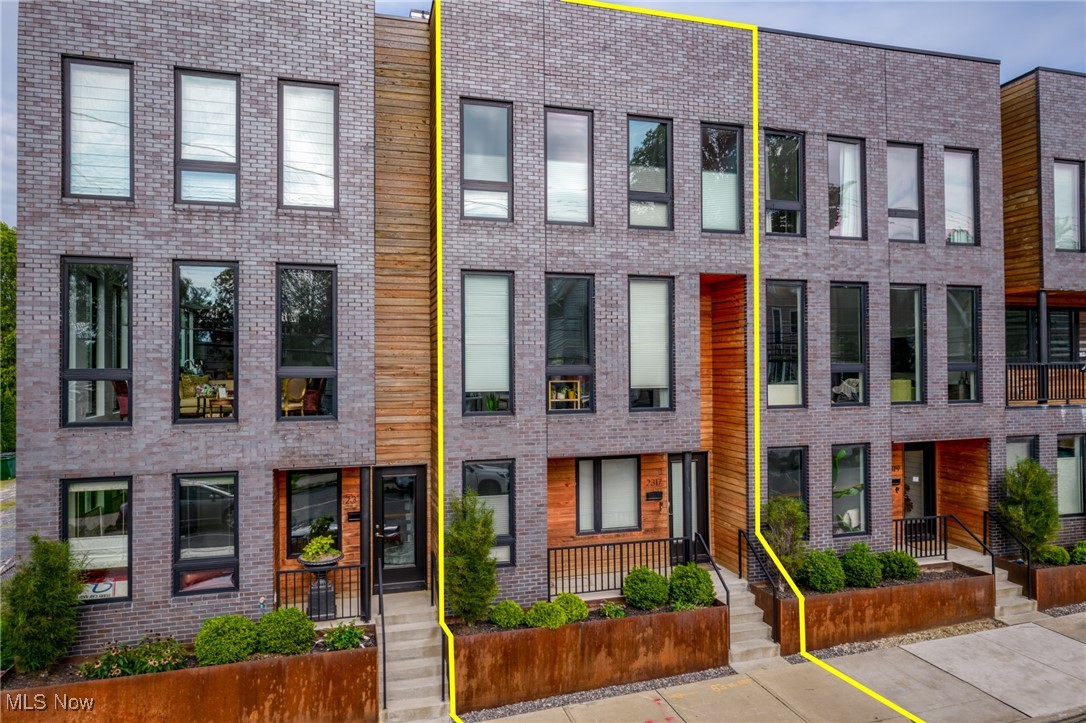 Cleveland, Ohio 44113, United States, 2 Bedrooms Bedrooms, ,3 BathroomsBathrooms,Residential,Active,154981