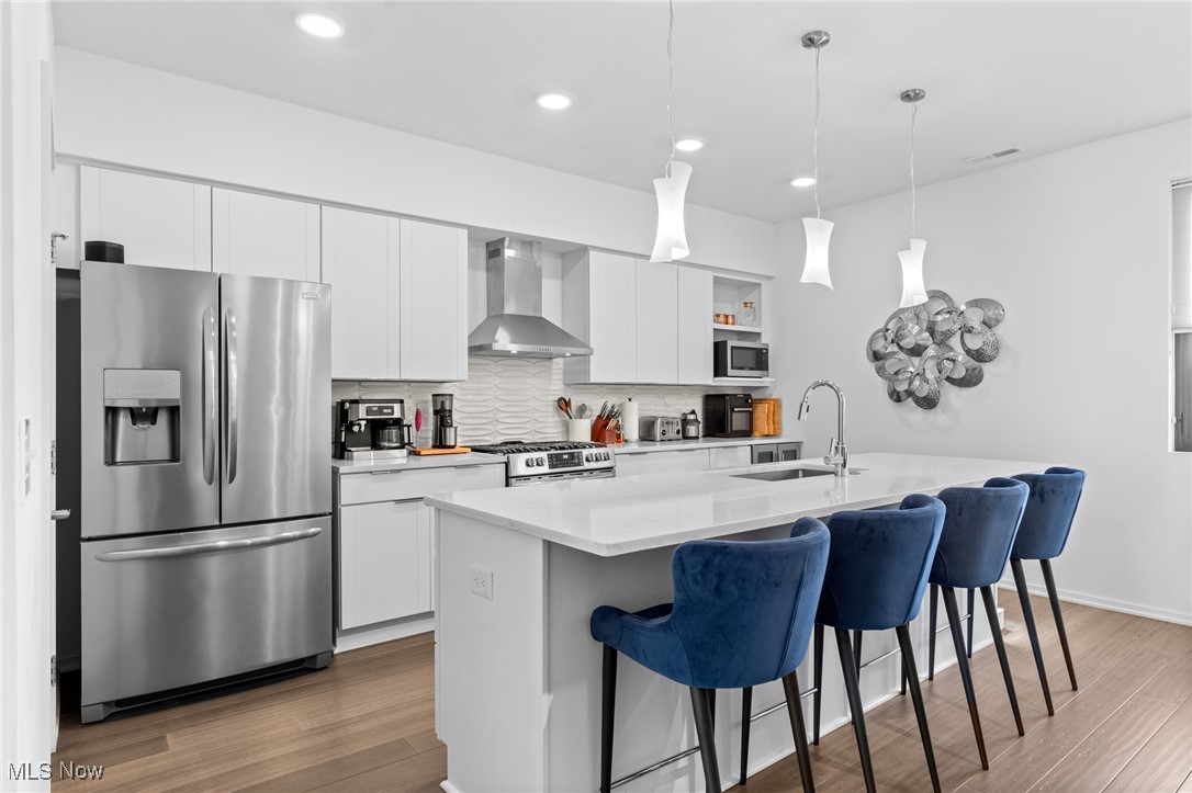 Cleveland, Ohio 44113, United States, 2 Bedrooms Bedrooms, ,3 BathroomsBathrooms,Residential,Active,154981