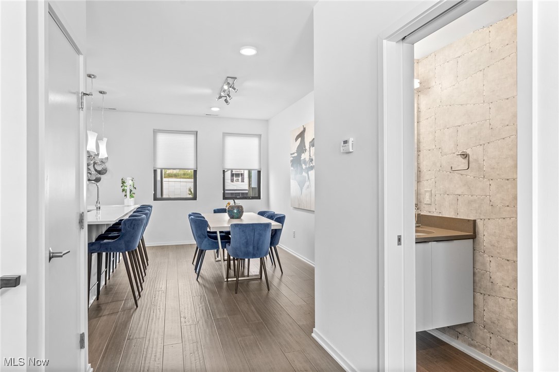 Cleveland, Ohio 44113, United States, 2 Bedrooms Bedrooms, ,3 BathroomsBathrooms,Residential,Active,154981