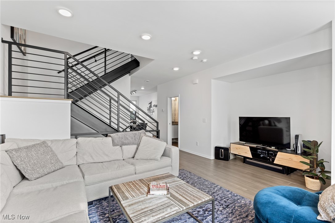 Cleveland, Ohio 44113, United States, 2 Bedrooms Bedrooms, ,3 BathroomsBathrooms,Residential,Active,154981