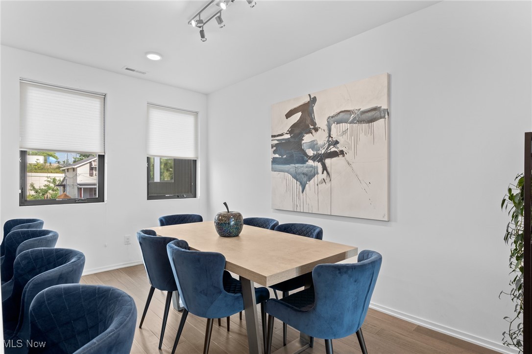 Cleveland, Ohio 44113, United States, 2 Bedrooms Bedrooms, ,3 BathroomsBathrooms,Residential,Active,154981