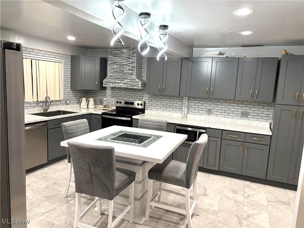 Photo of 2993 Prange Drive, Cuyahoga Falls, OH 44223 (MLS # 5182431)