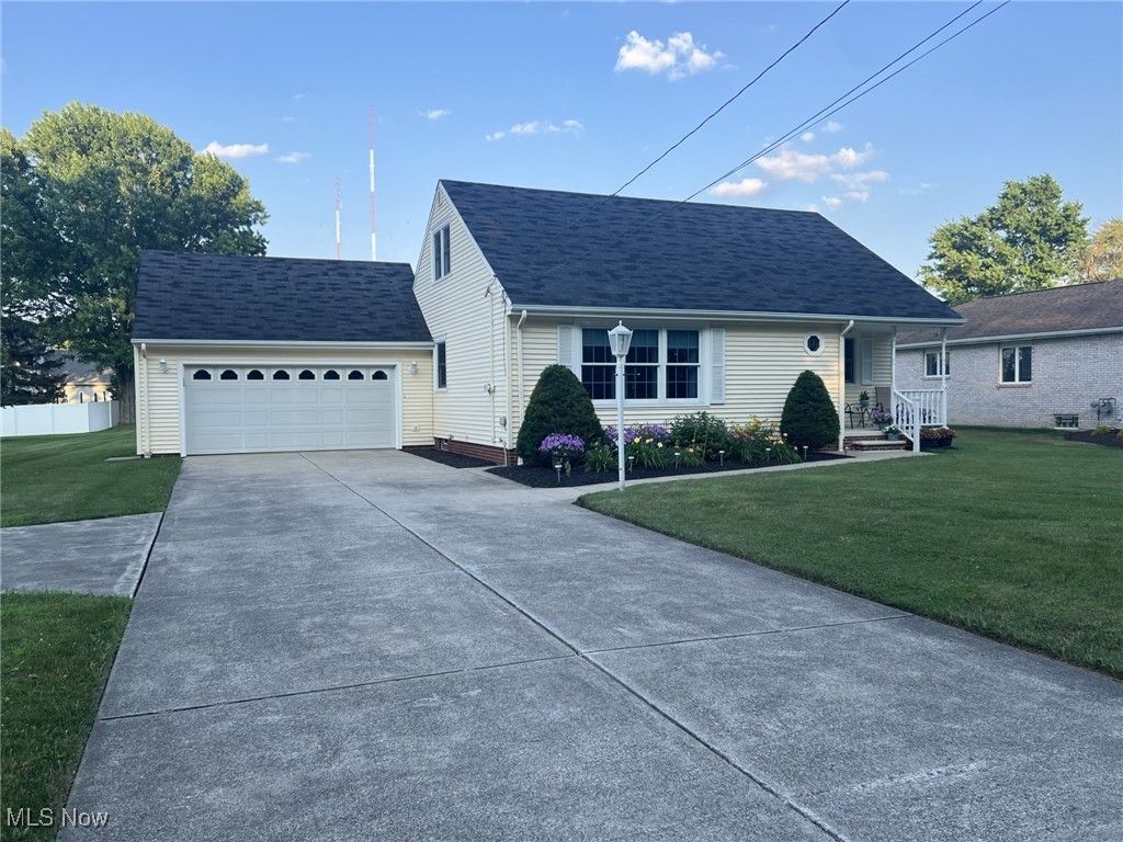 Photo of 7579 Mccreary Road, Seven Hills, OH 44131 (MLS # 5166130)