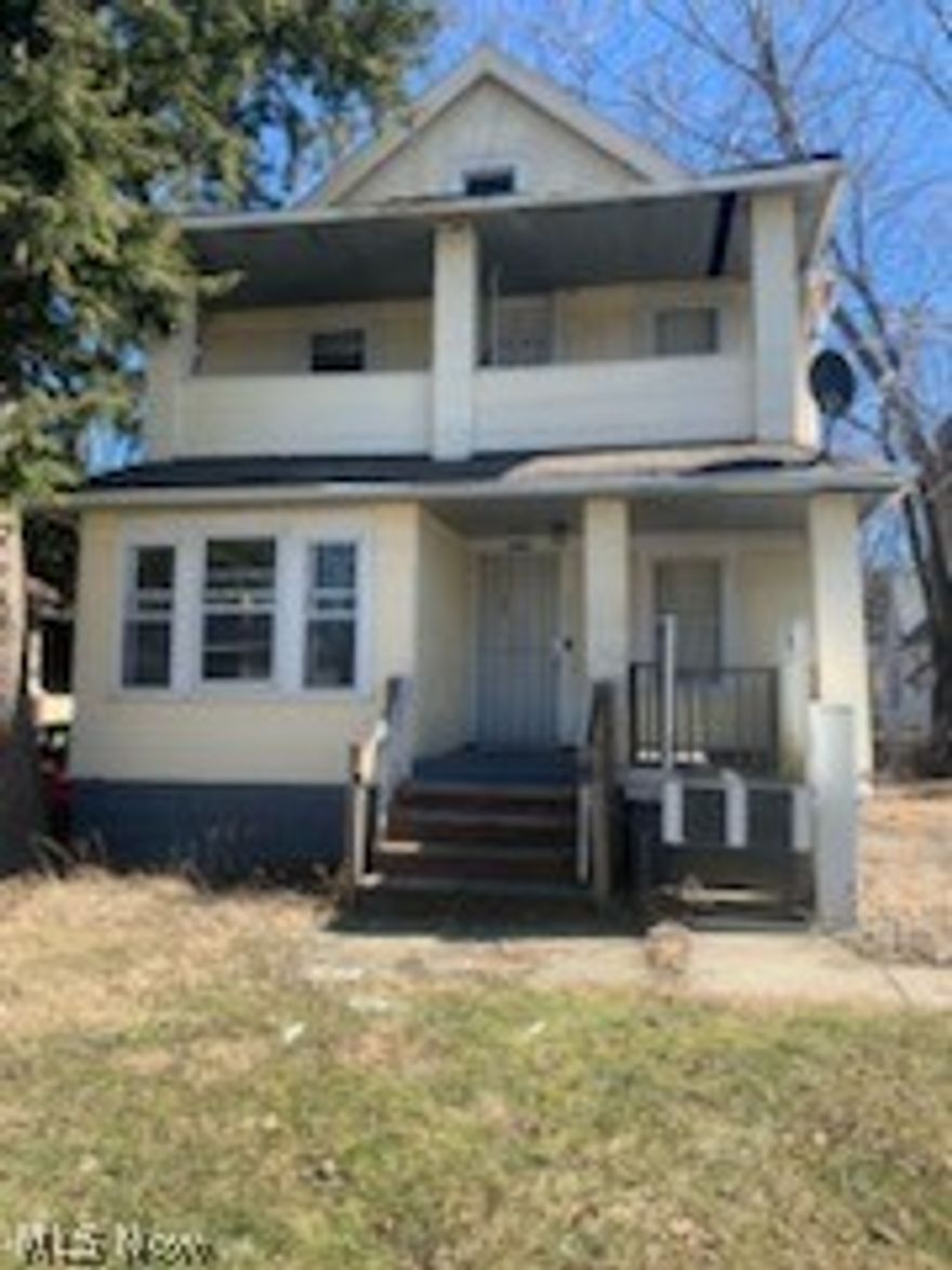 Come check out this investors special duplex! Property needs work but was recently vacated and has a lot of potential. Was previously rented out for $550 per unit.  Market rents are $600-$700 per unit.  

Own a duplex close to downtown Cleveland, University Circle, and the Cleveland Clinic.  Seller wants to sell as is.