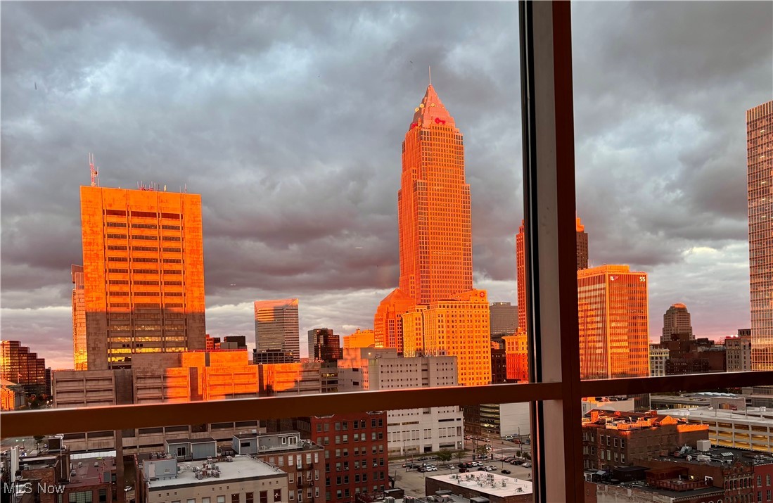 Pinnacle Condominium - Residential