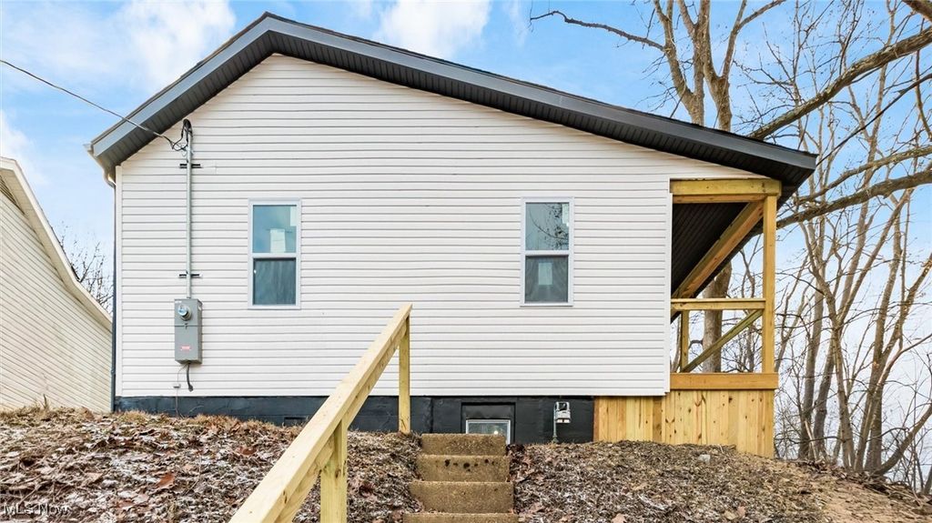 Photo of 1329 Stone Street, Zanesville, OH 43701 (MLS # 5182223)