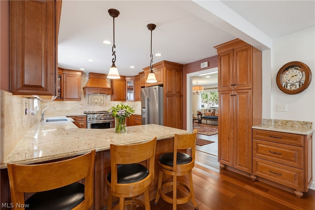 988 Cranbrook Drive