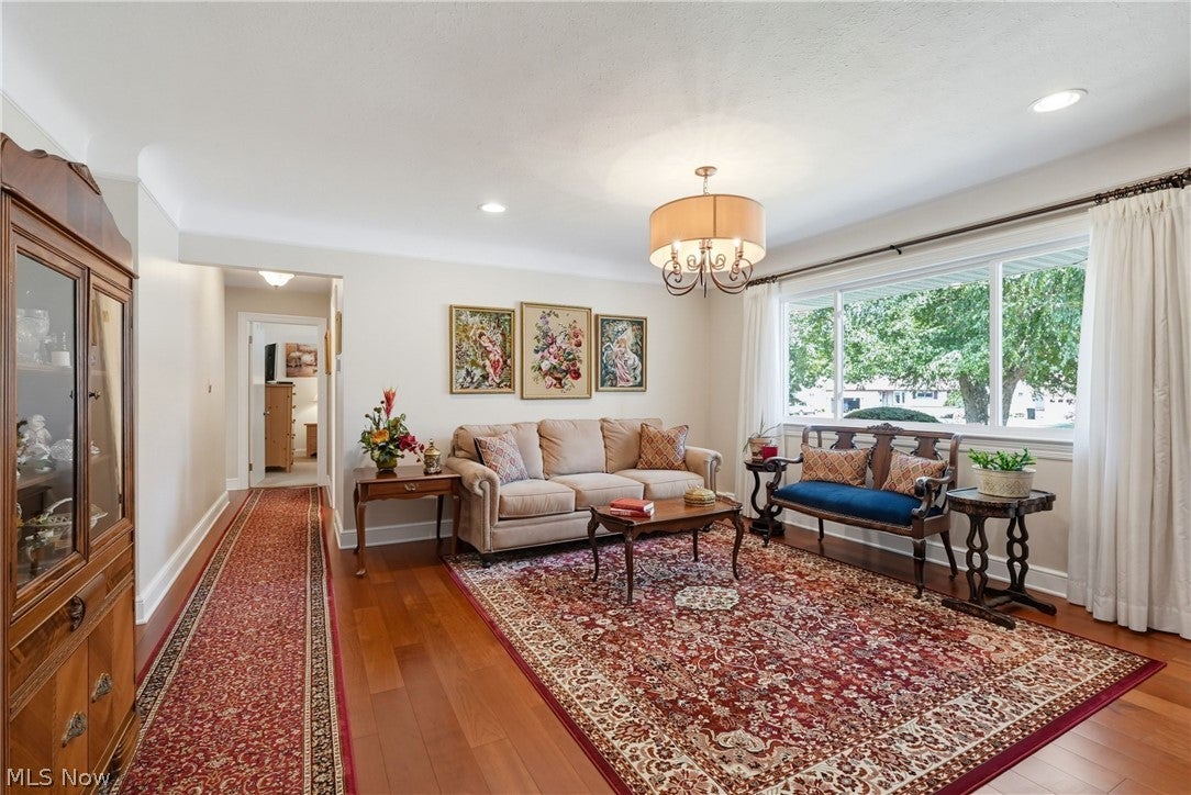 988 Cranbrook Drive