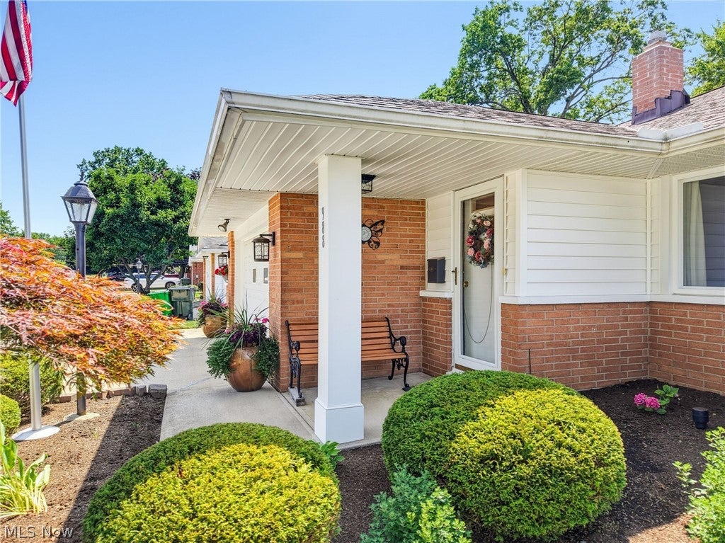 988 Cranbrook Drive