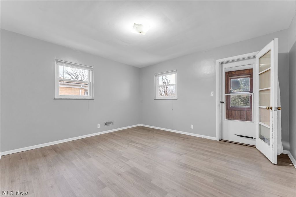 Photo of 2915 Snow Road #2/UP, Parma, OH 44134 (MLS # 5211877)