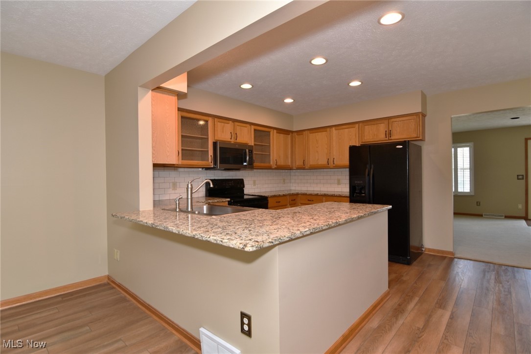 5015 Portland Cove, Stow, Ohio image 18